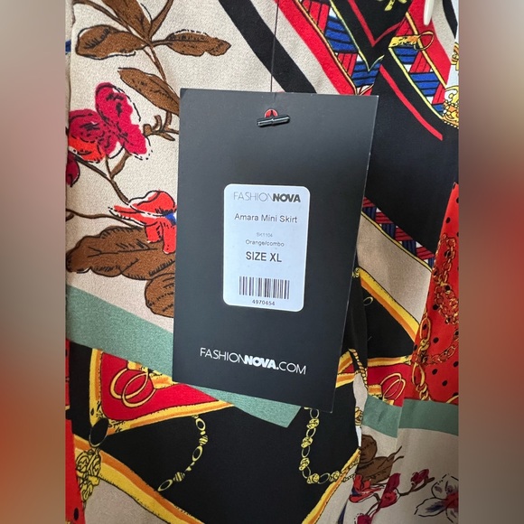 Patterned Trendy Mini Skirt Fashion Nova Size XL-L - Picture 4 of 5